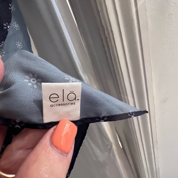 ELA accessories scarf - Picture 3 of 3